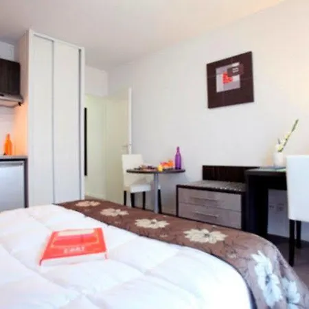 Park And Confort Lhers Hotel 3*